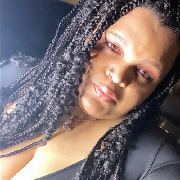 Meet Your Posher - Picture 3 of 3